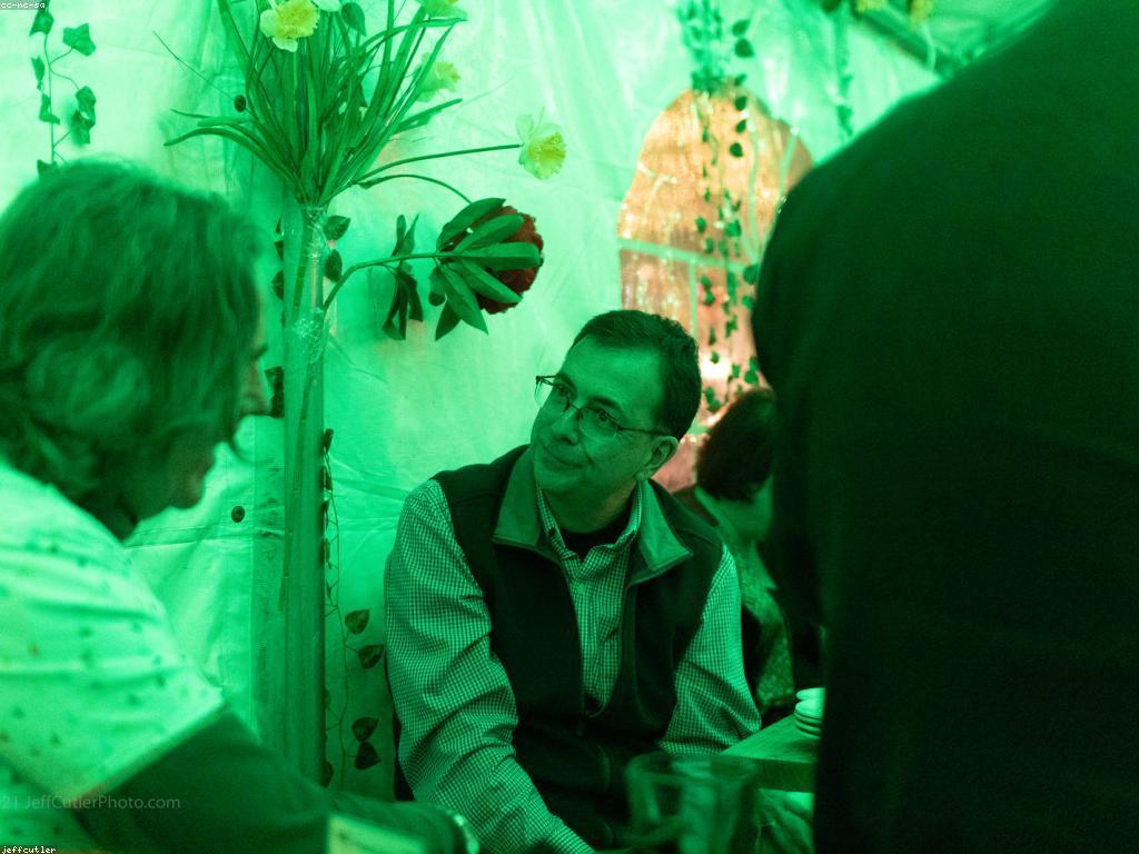 វិធីសាស្ត្រទាញយកលុយដោយប្រើបណ្តាញសង្គម